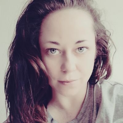 Profile Picture of Jennifer Pymm (@writtenraven1) on Twitter