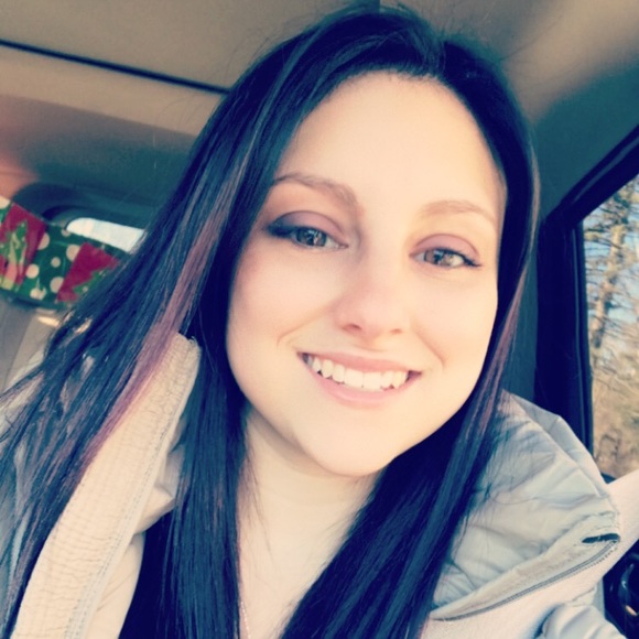 Profile Picture of Taylor Devito (@tayraede) on Poshmark