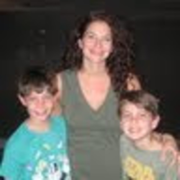 Profile Picture of Beth Toubin (@bethtou) on Poshmark