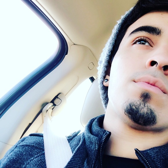 Alec Martinez - Poshmark Profile Picture of Alec Martinez (@alec_martinez) on Poshmark