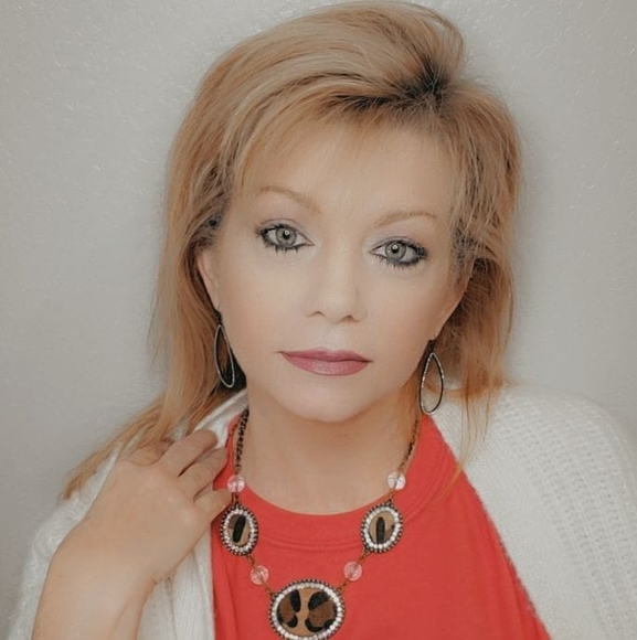 Profile Picture of Angela Denison (@akdtx472) on Poshmark