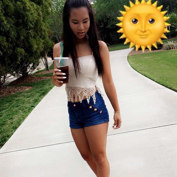Profile Picture of Heather Eng (@fashood) on Poshmark