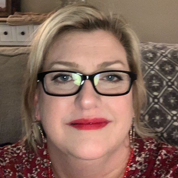 Profile Picture of Sherry Riveness (@sriveness) on Poshmark