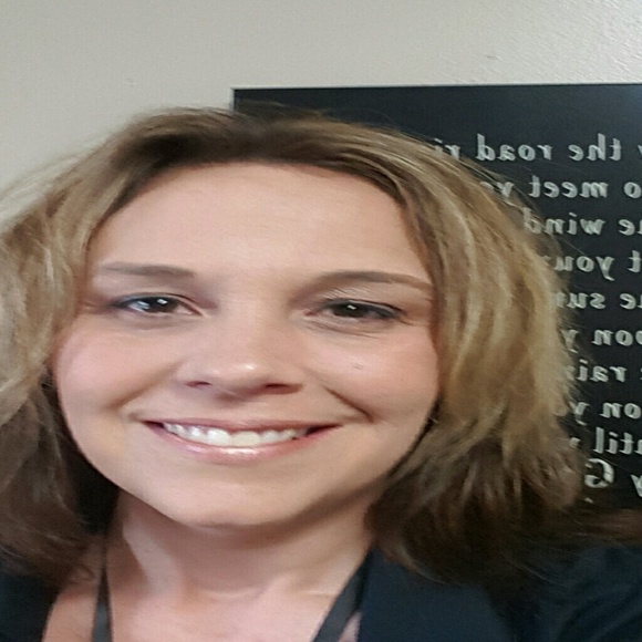 Carolyn Desplinter - Poshmark Profile Picture of Carolyn Desplinter (@cdesplin) on Poshmark