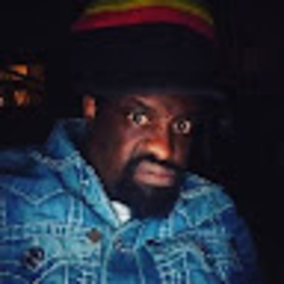 Profile Picture of Craig Tate (@craigtate45) on Poshmark