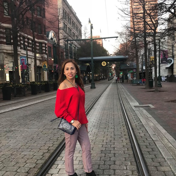 Profile Picture of Vy Huynh (@lilyhuynh2009) on Poshmark