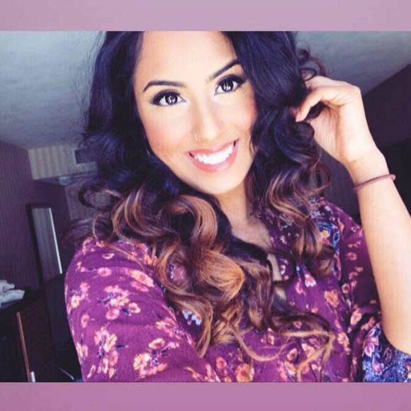 Profile Picture of Shaheen Khan (@shaheenkhan123) on Poshmark