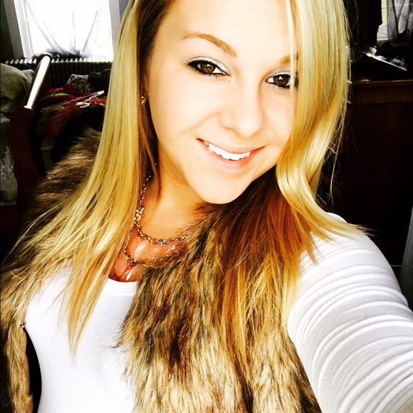 Profile Picture of Kim Delaplaine (@kimmydelaplaine) on Poshmark