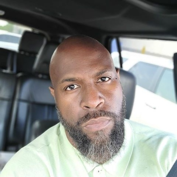 Profile Picture of Derek Davis (@dwdavisjr76) on Poshmark
