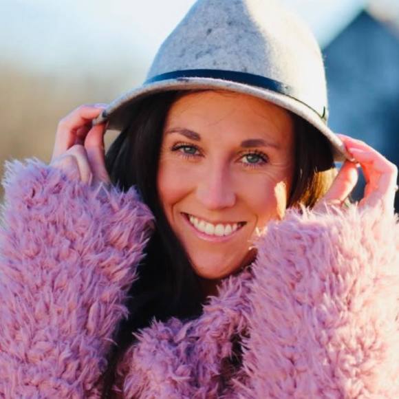 Profile Picture of Kelsey Lisenbee (@klisenbee96) on Poshmark