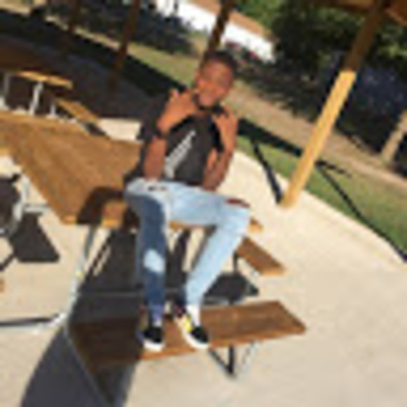 Profile Picture of Antonio Graham (@antoniograha470) on Poshmark