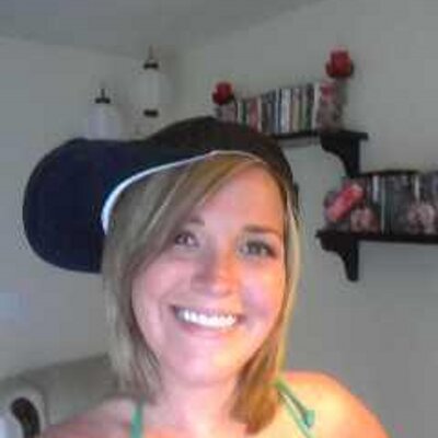 Profile Picture of Amanda Binnall (@Mandabinnall) on Twitter