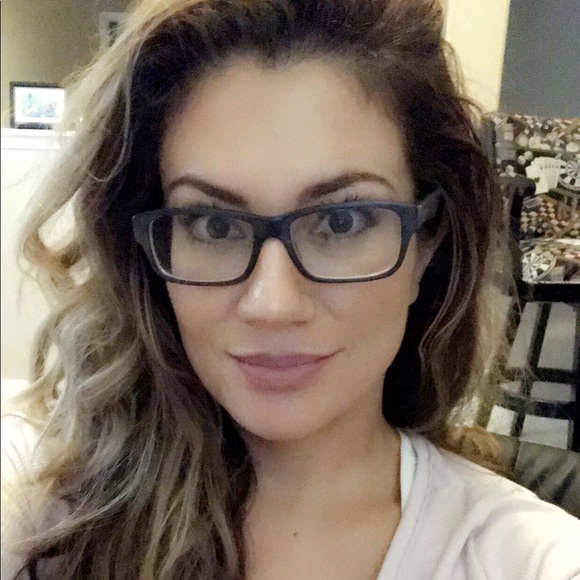Profile Picture of Jana Blevins (@janablevins) on Poshmark