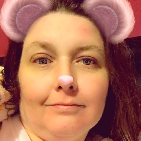 Profile Photo of Pamela Gray (@pammyg1976) on Poshmark