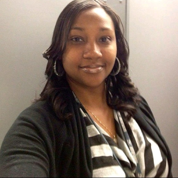 Profile Picture of Carla Briggs (@laneybriggs23) on Poshmark