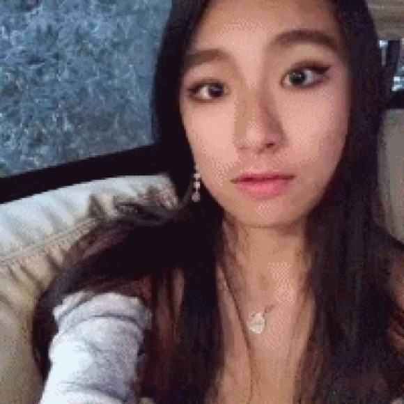 Profile Picture of Wen Gu (@valentinakk6) on Poshmark