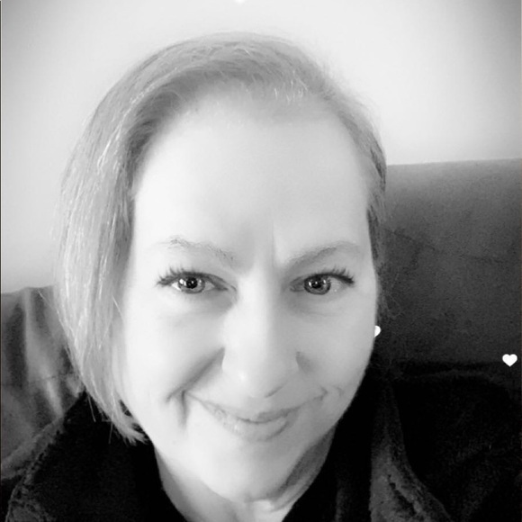 Profile Picture of Tammy Fernandes (@tsflef4evr) on Poshmark