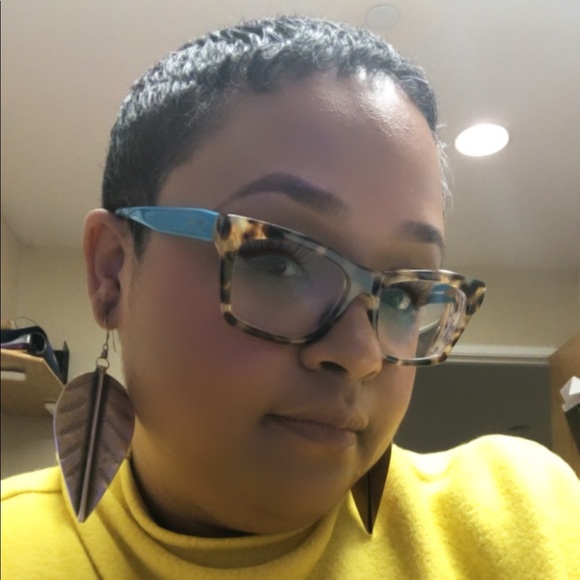 Profile Picture of Ketsia Jeanty-pierre (@kakoute21) on Poshmark