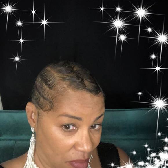 Profile Picture of Michele Long (@mrsmlong) on Poshmark