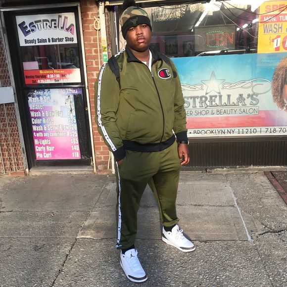 Profile Picture of Anthony Boxill (@aboxill19) on Poshmark