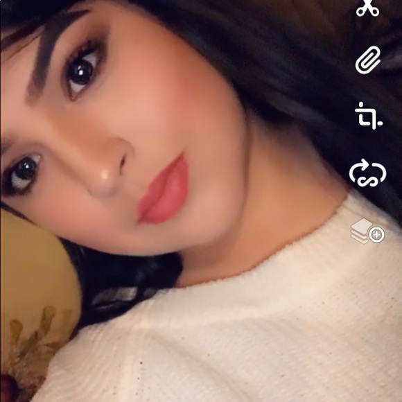 Profile Picture of Mariana Cordova (@mari1121cp) on Poshmark