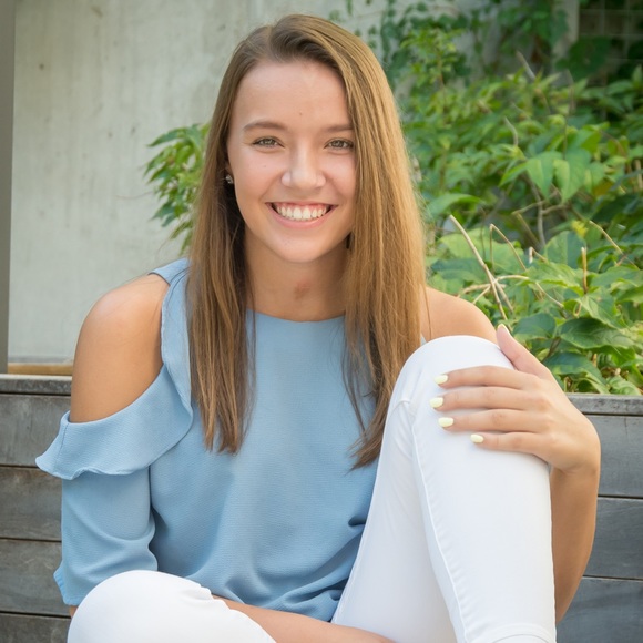 Profile Picture of Georgia Simmert (@lilrockinpeachy) on Poshmark