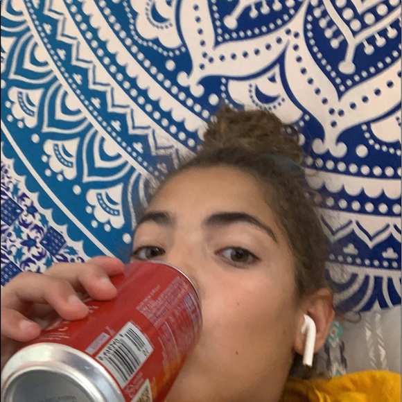 Profile Picture of Luiza Teixeira (@luizat11) on Poshmark