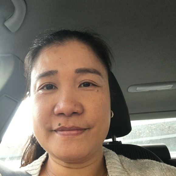 Profile Picture of Luz Lorenzo (@luzlorenzo) on Poshmark
