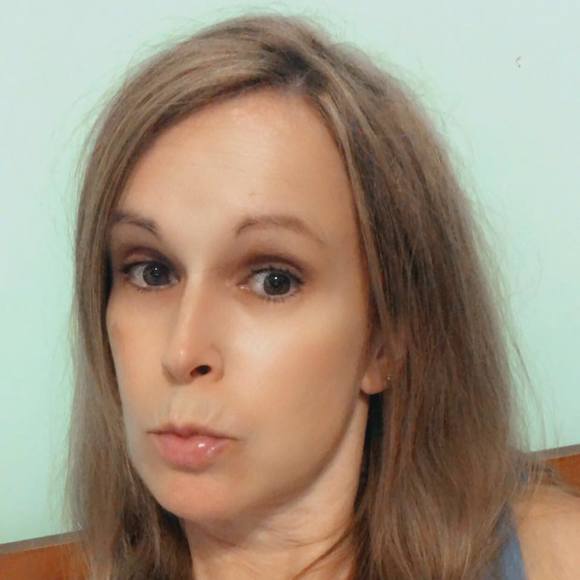 Profile Picture of Kelly Calhoun (@kellycalhoun702) on Poshmark