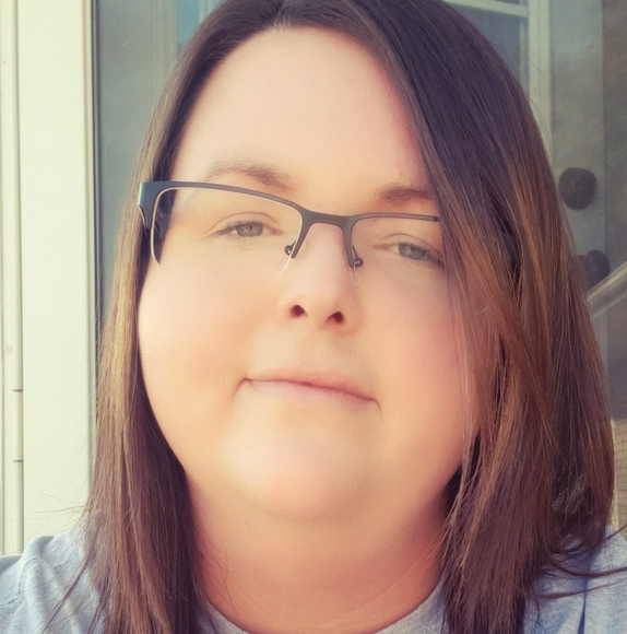 Profile Picture of Stephanie Polman (@stephaniepolman) on Poshmark