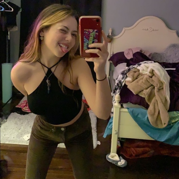Profile Picture of Molly Canner (@mollysylvester) on Poshmark