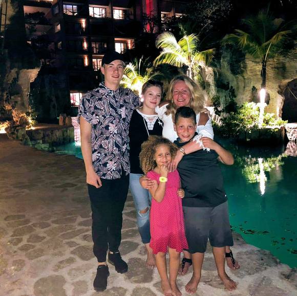 Profile Picture of Sophie Vadeboncoeur (@svadeboncoeur) on Poshmark