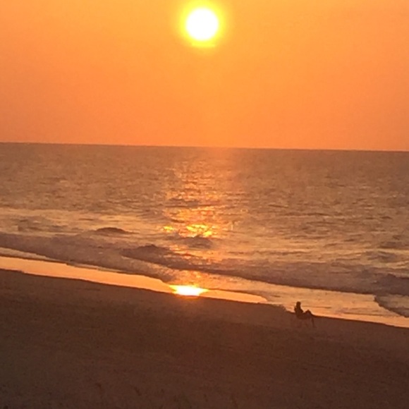 Profile Picture of Lea Jones (@lmjones2000) on Poshmark