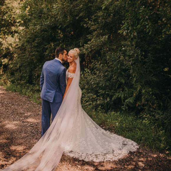 Profile Picture of Ivy Garcia (@ivyirene20) on Poshmark