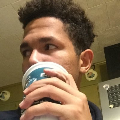 Profile Picture of Human_LEGGIES (@LennonLora1) on Twitter