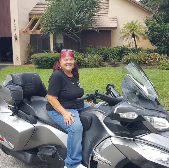 Profile Picture of Sindy Finstad (@sindyfinstad) on Poshmark