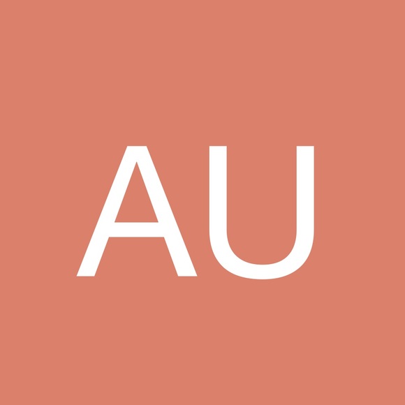 Profile Picture of Alexandra Uhll (@auhll) on Poshmark