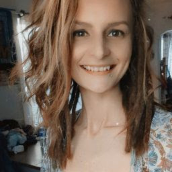 Profile Picture of Brittany Hansen (@brittanyhans956) on Poshmark