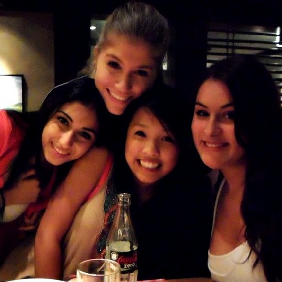 Profile Picture of Ann Nguyen (@xoxo_anni) on Poshmark