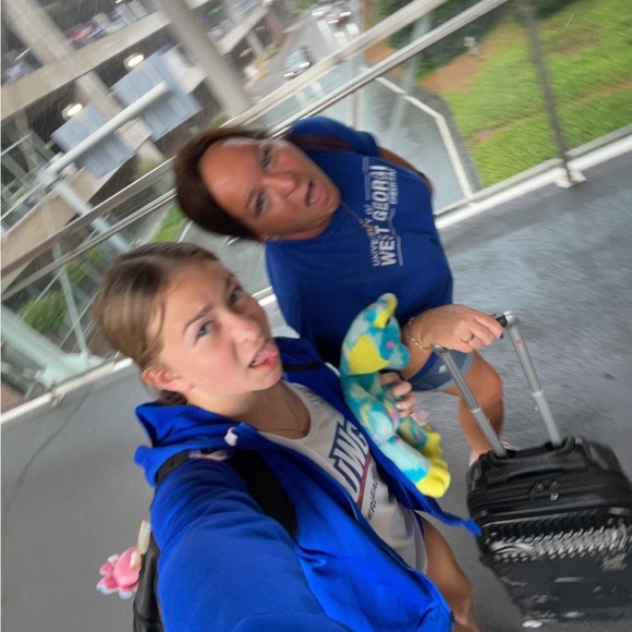 Profile Picture of Natalie Lamando (@natalielamando) on Poshmark