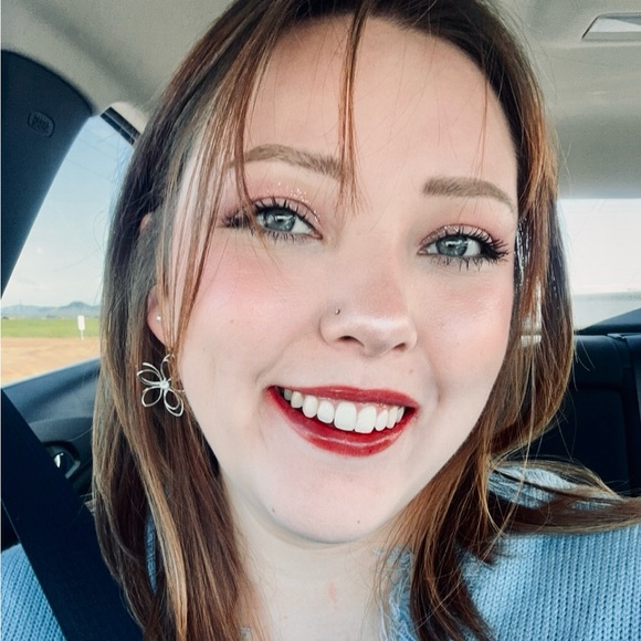 Profile Picture of Ciera Stebler (@cierastebler) on Poshmark