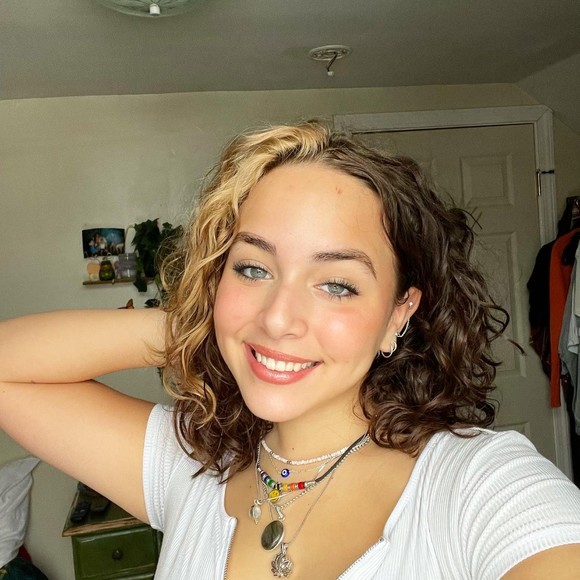 Profile Picture of Rachel Otero (@oterachel) on Poshmark
