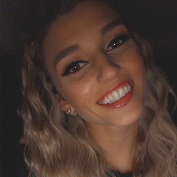 Profile Picture of Harley Eychner (@harley2395) on Poshmark