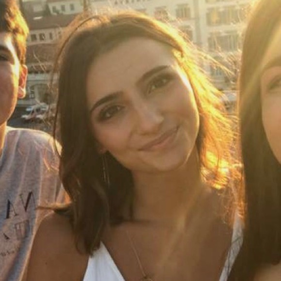 Profile Picture of Holly Carota (@hollyrcarota) on Poshmark