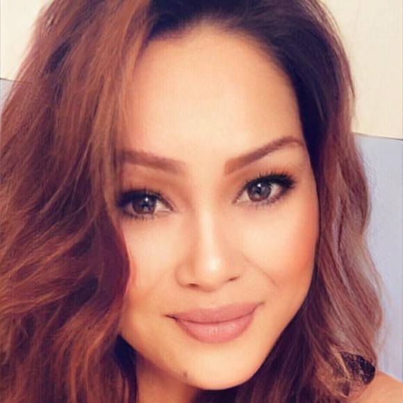 Profile Picture of Eva Andres (@dondon) on Poshmark