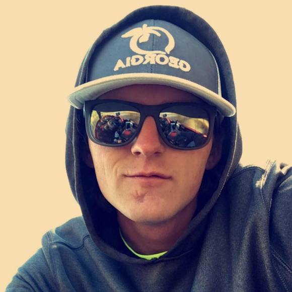 Profile Picture of Ben Adamson (@benbanginn) on Poshmark