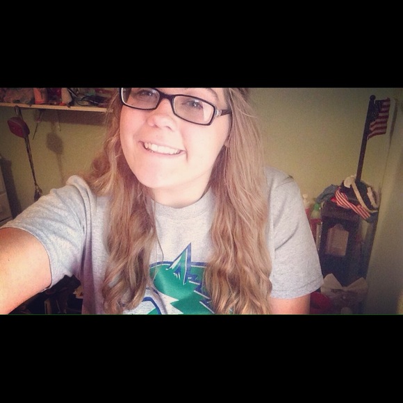 Profile Picture of Mercedes Canupp (@mcanupp) on Poshmark