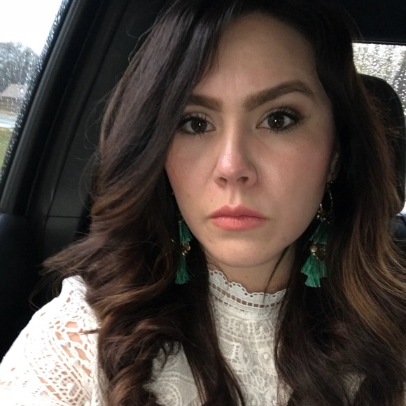 Profile Picture of Crystal Acuna (@crystal2215) on Poshmark