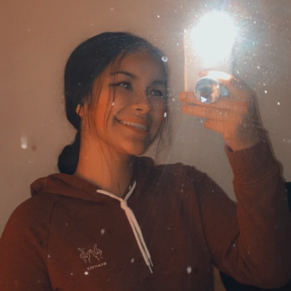 Profile Picture of Jasmine Abbott (@jaz383) on Poshmark