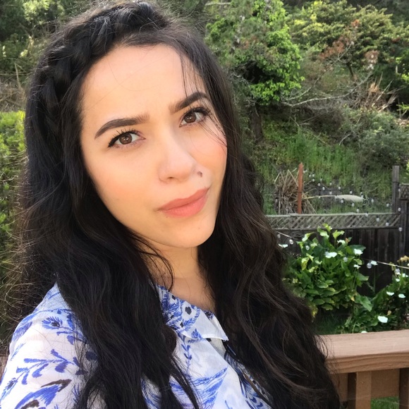 Profile Picture of Bianca Dominguez (@biancalucia08) on Poshmark